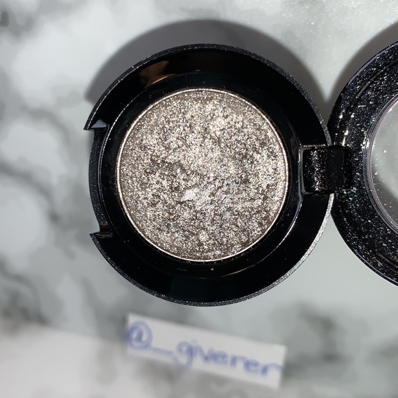 Noblesse Oblige Pressed Pigments Eyeshadow Collection MAC - Picture 4 of 16